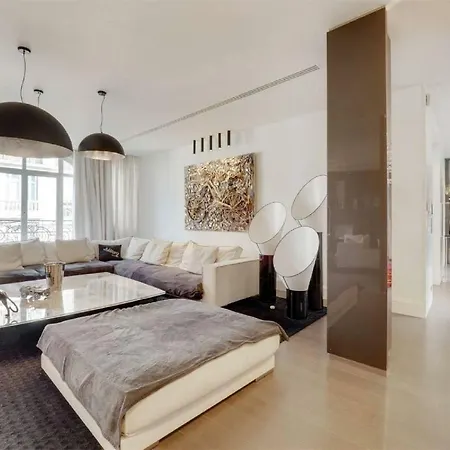 Unique Flat For 12 *